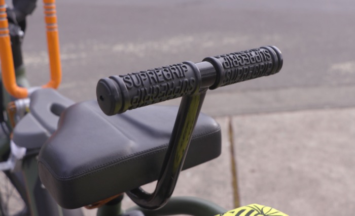 radrunner-best-family-bike-rear-handle-grip