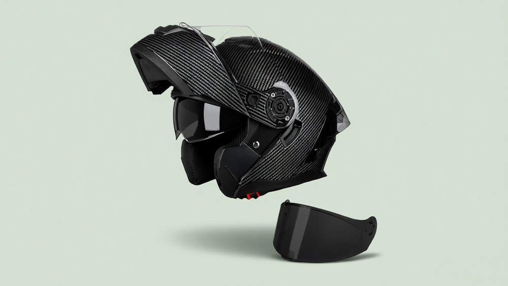 Crown Racing FL900 carbon-look finish detail